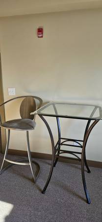 Pub height table & bar stools 1