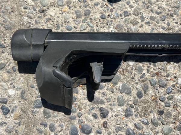 Thule Rapid Rail cross bars and mouting feet - $190 (West Seattle)63470979682563124