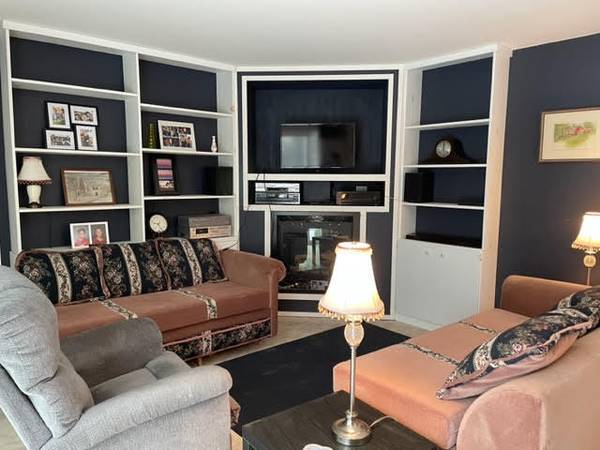 $1,287 / 1br - 1632ft2 - Spacious Colonial Home situated on dead-end street. (Plattsburgh, NY)64040362964482124