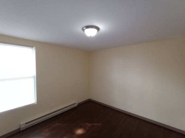 $1,100 / 2br - 900ft2 - Bright 2BR/1BA Apartment – Hardwood Floors – $1100 – 70th & Elizabeth (Chicago)63918532710018124