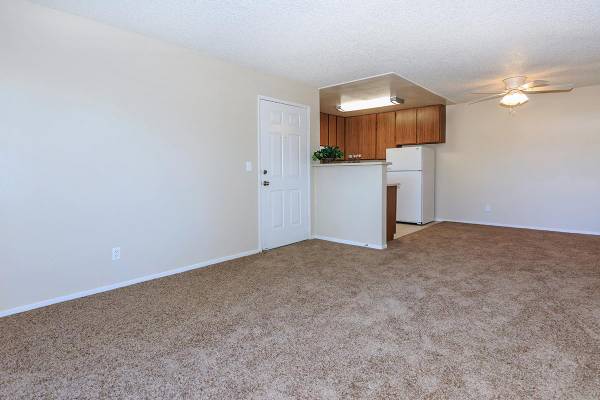 $1,375 / 1br - 658ft2 - AMAZING 1 BEDROOM 1 BATH WITH NEW CARPET AND WASHER/DRYER (GATED COMMUNITY)64008334093697123