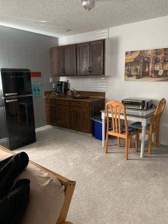 $950 / 1br - 535ft2 - Apartamento amueblado de 1 dormitorio MTM West Side Colorado Springs Listo para mudarse Tranquilo (West Side Colorado Springs)63658112499969121