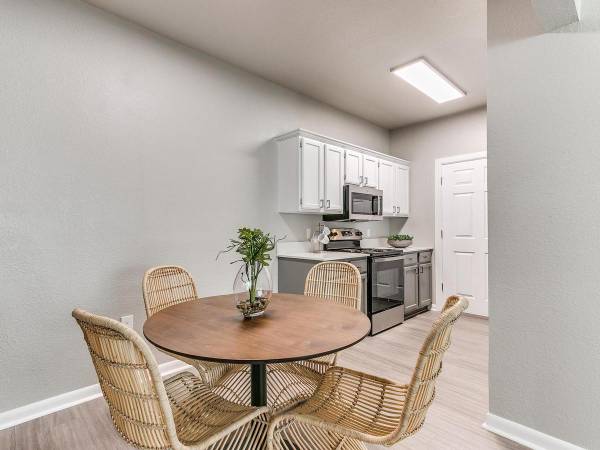 $1,619 / 3br - 1043ft2 - Pet Friendly with Pet Walk Area, Sparkling Swimming Pool63981968665603121