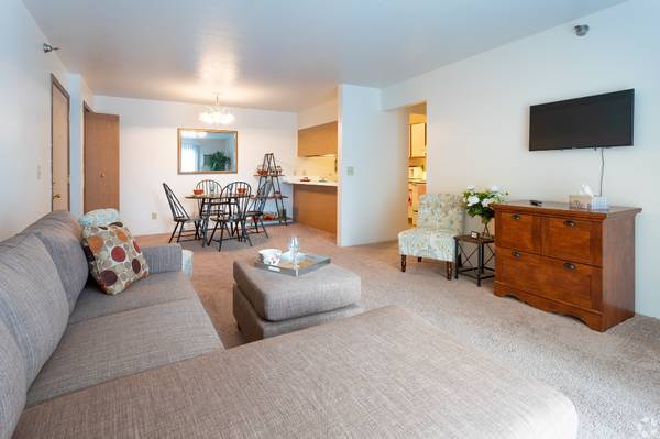 $1,079 / 2br - 965ft2 - Easy 2 bed 1 bath w/ patio (Monroe)63667658973825124
