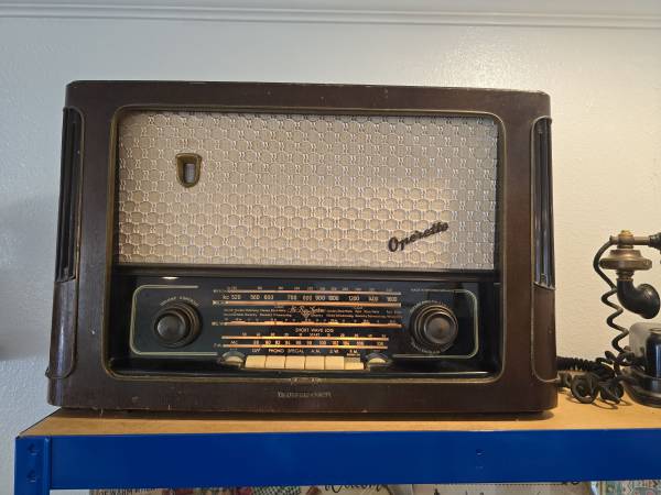 Antique Operette 6 Telefunken AM, FM & Shorwave Radio 1