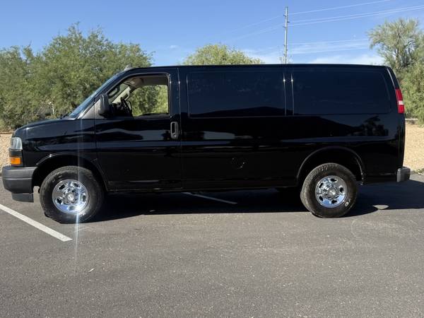 2022 Chevrolet EXPRESS G2500 - Photo 2
