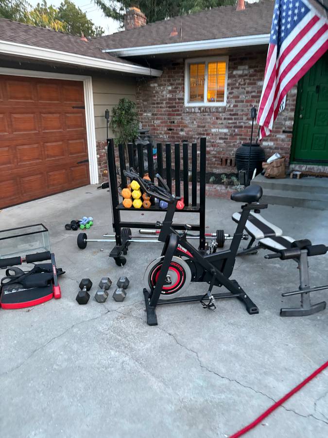 Photo 1 of 5 from Garage sale