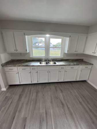 $1,200 / 3br - Nice 3 Bed/ 2 Bath house (South Shore (Sandhill))63808846771713122