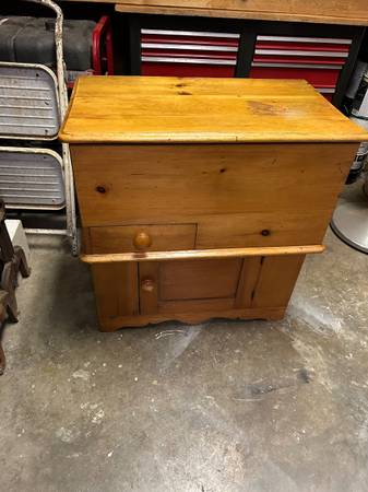 ANTIQUE PRIMITIVE PINE SUGAR CHEST 1
