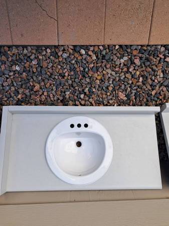 2 BATHROOM COUNTERTOPS & SINKS WITH LAMINATE 1