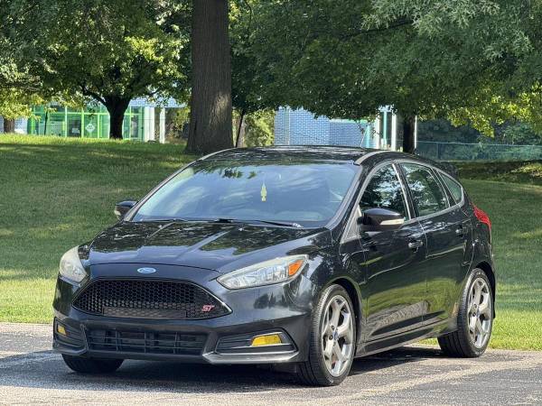2017 Ford Focus ST Hatch 1