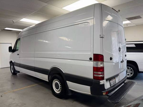 Furgón Mercedes-Benz Sprinter 2500 de 2012 - ¡Financiamiento disponible! - $13995.0063624010372355123