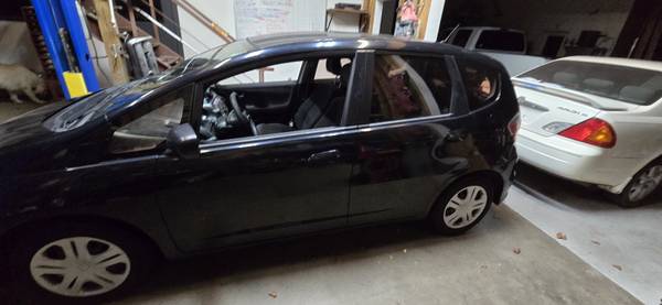 Honda Fit 2009 con 96,000 millas y BUEN CARRO - $6,000 (Spicewood)63439463072771122