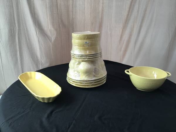 Brand NEW 16 Piece Temp-Tations Woodland Dish Set 1