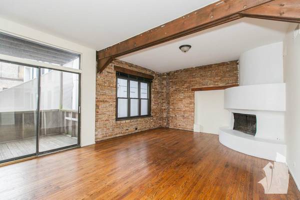 $2,095 / 1br - GORGEOUS 1 BED LOFT IN THE HEART OF LAKE VIEW EAST (LAKE VIEW EAST)63960147739267123