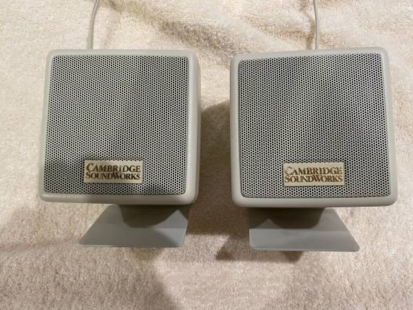 Cambridge Soundworks MicroWorks small pair of speakers 1