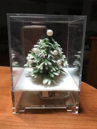 Vintage "Silent Night" Key-Wind Music Box 1