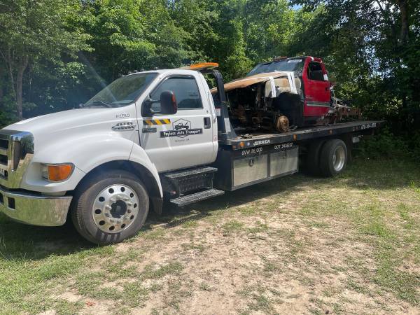 2004 Ford F-650 - Photo 10