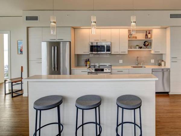 $3,135 / 1br - 851ft2 - Built-in lighting and glazed porcelain tile, Spa-quality Bathrooms (Underground, assigned spaces)63688497819139120