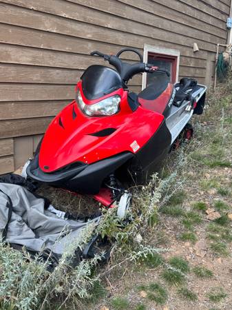 POLARIS RMK 600 SNOWMOBILE 1