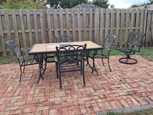 5 FAMILY YARD SALE 1