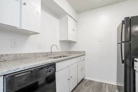 $1,000 / 1br - 760ft2 - Access Gated, Playground, Near Public Transportation (7526 Hunnicut Rd, Dallas, TX)63796578645507124