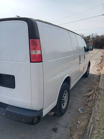 * *Furgoneta de carga 2015 Chevy Express 2500 con solo 93 mil millas, en excelente estado - $14,670 (Rockville, MD)63616464039809123