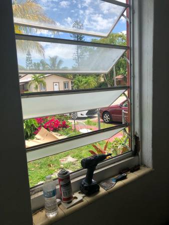 JOHN SCREEN WINDOWS 1