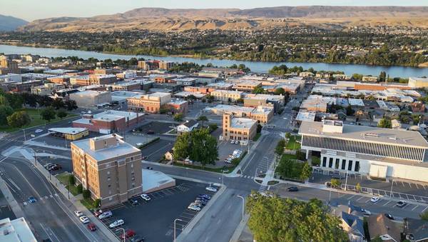 $1,050 / 450ft2 - Apartamento estudio en esquina, 3.º piso @ The Burke Hill (Wenatchee)63690664305665120