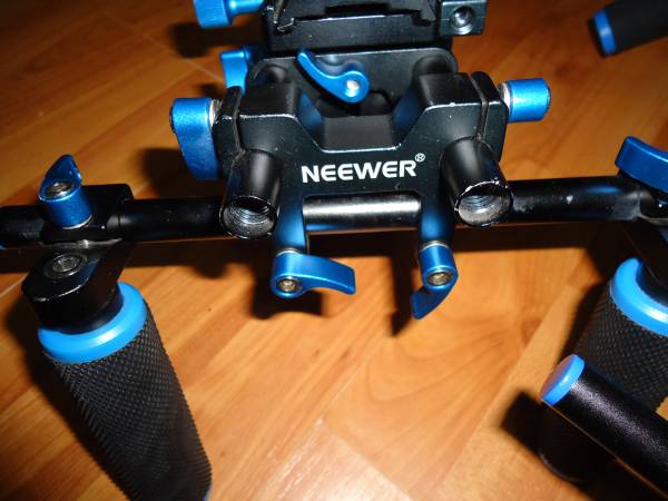 Neewer camera equipment 1
