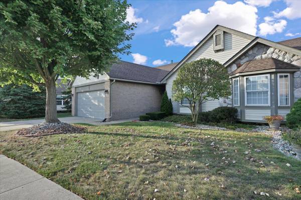 $269,900 / 2br - 1383ft2 - Beautiful Updated Condo for Sale in Clinton Township!! (Clinton Township)64018940806913122