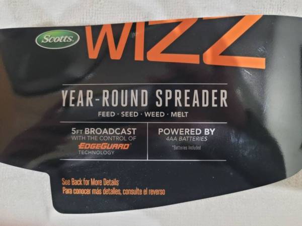 Scott's Wizz battery operated fertilizer or ice melt spreader 1