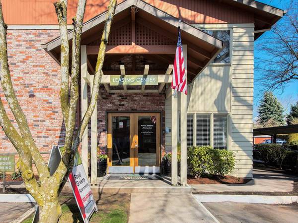 $1,700 / 2br - Just Minutes from Great Shop & Restaurants - Two Bedroom in Portland (Gresham)63956352862339123
