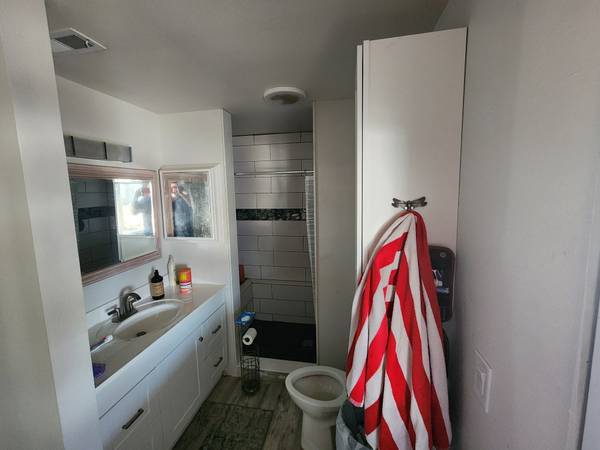 $900 / 1 habitación - Mohave Valley - Habitación en alquiler (Willow Valley)63470393793793123