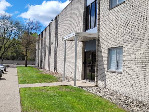 $575 Professional Double Room Suite in great location for your business (Southfield)63937875188098122