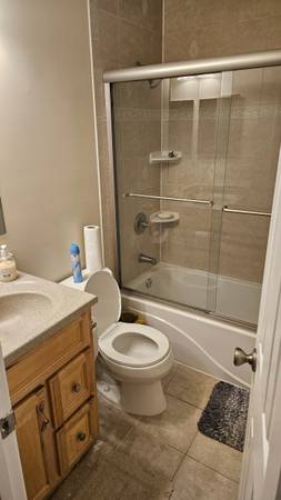 $850 / 1br - Mid size room (Burke)63895918636163124