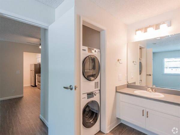 $2,400 / 3br - 1240ft2 - Perfect 3 BR with Year-Round Pool & Jacuzzi (East Sacramento)63961339668739121