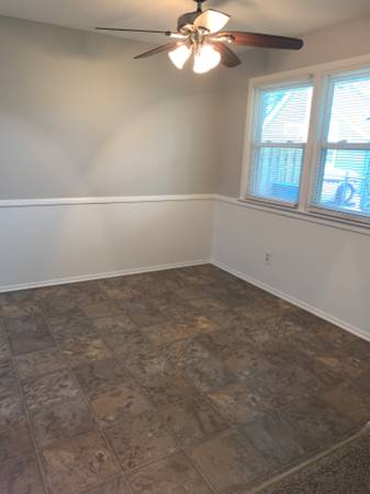 $1300.00 / 2br - 928ft2 - Two bed with wash/dry connection and garage63968761409666122