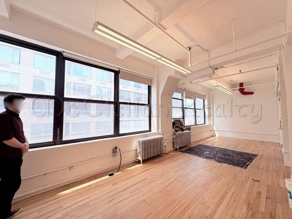 $2,400 / 900ft2 - Great View, $32/ft, Concrete Floor Office / Commercial Suite (Midtown West)63816576450051121