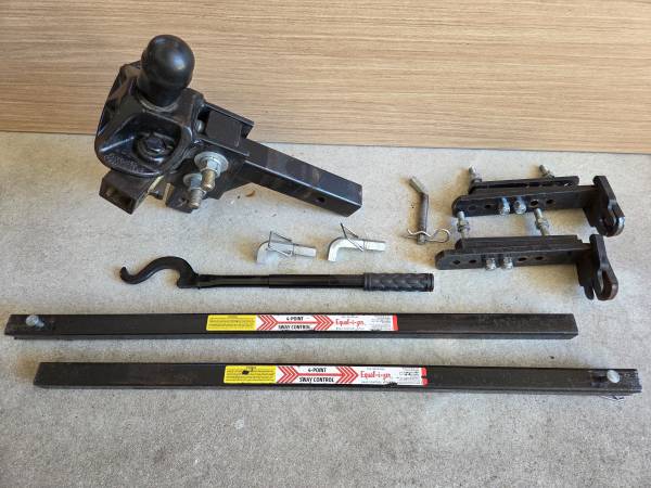 Equalizer Sway/Weight Distribution Hitch 1