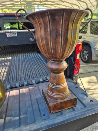 METAL VASE 1