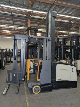 QTY 15: Refurbished Toyota 7BPUE15 Order Pickers | 240" Mast 1