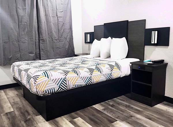$500 / 1br - Sharply Discounted Weekly Rates - All-Inclusive > W-Fi, Pool, Cable TV (Seattle South)63852483909379124