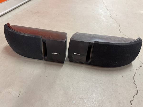 Bose 161 Bookshelf Speakers 1