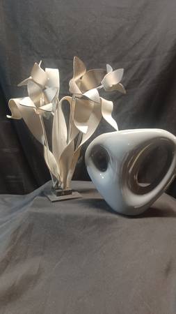 2 pc grey deco. Vase pottery and flowers 1