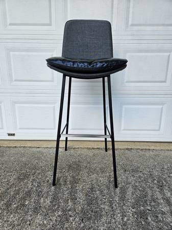 KFF lhasa barkruk one tall bar stool 34"seat height 1