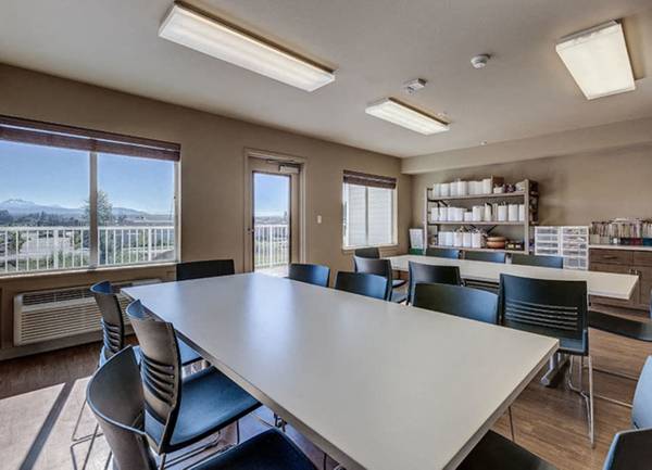 $1,701 / 1br - Internet Cafe & Lounge, 24 Hour Fitness Gym, Smoke-Free Living (2203 172nd Street NE, Marysville, WA)63891323989377121