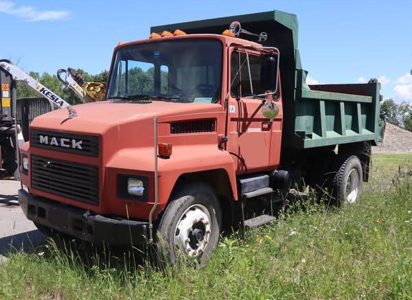 Mack Dump Truck 1