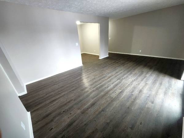 $1,100 / 2br - 1026ft2 - Próximamente - Apartamento de 2 habitaciones con piscina, lavandería en el edificio, admitido mascotas (10905 North Mill Court, Omaha, NE)63681677882625121