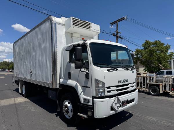 2019 Isuzu FTR Thermoking refrigerated - Photo 2